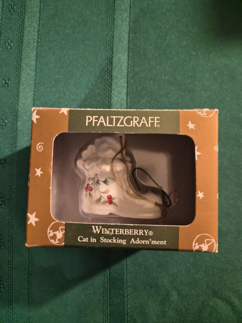 Pfaltzgraff Winterberry Cat in Stocking Ornament - White